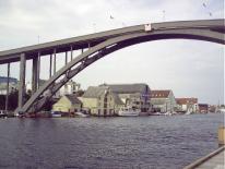 Brücke über den alten Hafen
